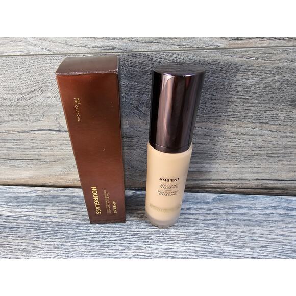 HOURGLASS AMBIENT Soft Glow Foundation 1fl oz